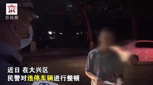 吃瓜群众围观情侣,甜蜜瞬间VS甜蜜烦恼