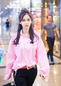 吃瓜粉色衣服女生,揭秘校园里的时尚与趣味