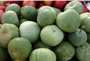 路上直接吃瓜,探寻夏日街头美食的魅力